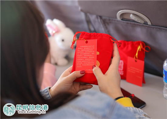祥鵬航空萬米高空發(fā)福袋 辭舊迎新送祝福
