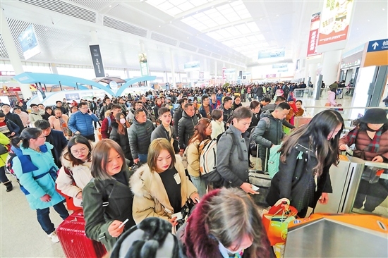 鐵路迎來(lái)節(jié)前出行高峰