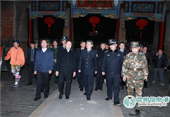 任軍號除夕夜到昆明市檢查春節(jié)安保工作 看望慰問堅(jiān)守崗位民警 任軍號除夕夜到昆明市檢查春節(jié)安保工作 看望慰問堅(jiān)守崗位民警