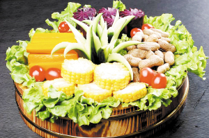 春節(jié)期間，多吃蔬菜雜糧，減少熱量和脂肪攝入。