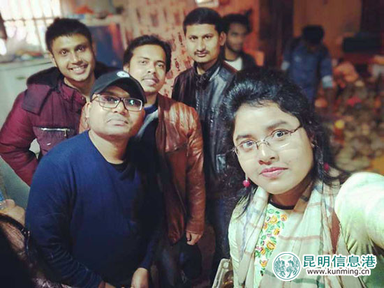 麥杜和柯南及朋友參觀碗窯村。供圖