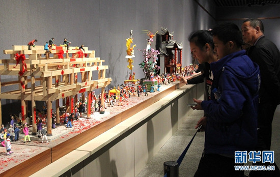 大型面塑作品現(xiàn)身昆明 生動(dòng)展現(xiàn)云南少數(shù)民族節(jié)慶活動(dòng)