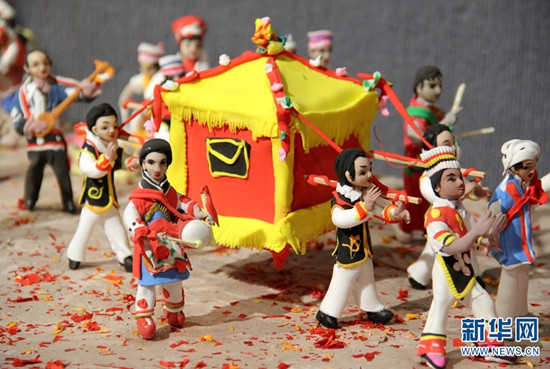 大型面塑作品現(xiàn)身昆明 生動(dòng)展現(xiàn)云南少數(shù)民族節(jié)慶活動(dòng)
