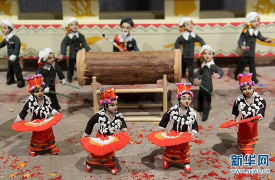 大型面塑作品現(xiàn)身昆明 生動(dòng)展現(xiàn)云南少數(shù)民族節(jié)慶活動(dòng)