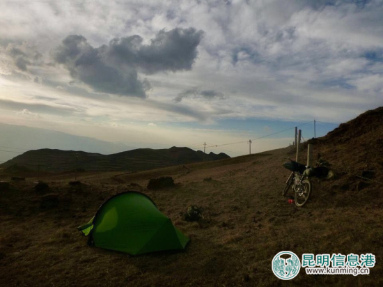 【我在云南過大年】英國外教騎行過春節(jié) 一人一車探索大美云南