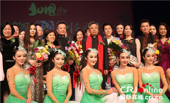 歌聲慰藉思鄉(xiāng)之情 “四海同春”藝術(shù)團(tuán)奉上美國(guó)站首場(chǎng)演出