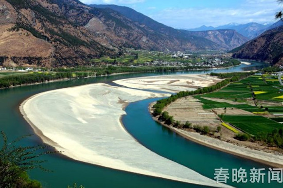 美似油畫！長江第一灣2000多畝油菜花次第盛放