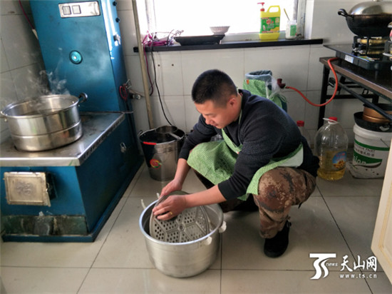 陪“第一書記”在村里度“蜜月” 陪“第一書記”在村里度“蜜月”