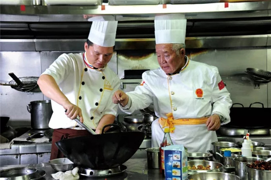 入滇記丨蔣彪，推廣滇菜文化的藝術(shù)家！