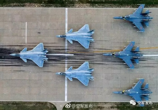 看，殲-16飛來了，殲-20戰(zhàn)機(jī)的好搭檔！