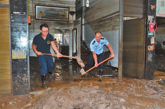 熱血青春鑄忠誠(chéng)——記鹽津縣公安局刑偵大隊(duì)民警趙鑫 熱血青春鑄忠誠(chéng)——記鹽津縣公安局刑偵大隊(duì)民警趙鑫