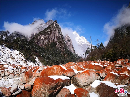 環(huán)貢嘎旅游線——燕子溝白雪紅石醉人心 環(huán)貢嘎旅游線——燕子溝白雪紅石醉人心