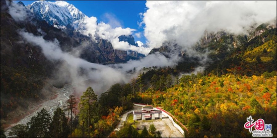 環(huán)貢嘎旅游線——燕子溝白雪紅石醉人心 環(huán)貢嘎旅游線——燕子溝白雪紅石醉人心