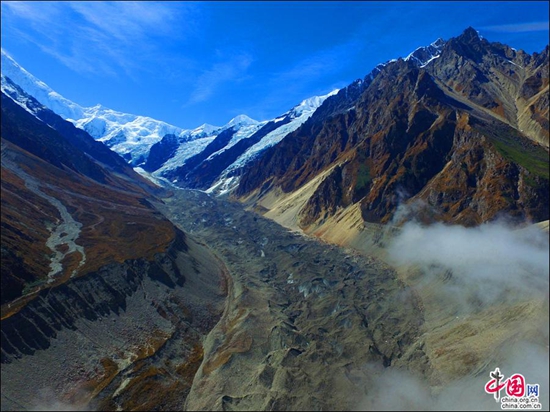 環(huán)貢嘎旅游線——燕子溝白雪紅石醉人心 環(huán)貢嘎旅游線——燕子溝白雪紅石醉人心
