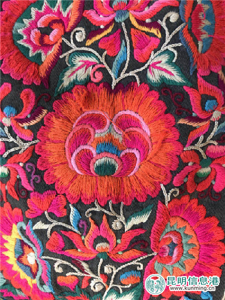 楚雄永仁舉行2018年彝族刺繡大賽 500名繡女現(xiàn)場秀技