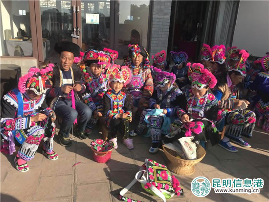 楚雄永仁舉行2018年彝族刺繡大賽 500名繡女現(xiàn)場秀技