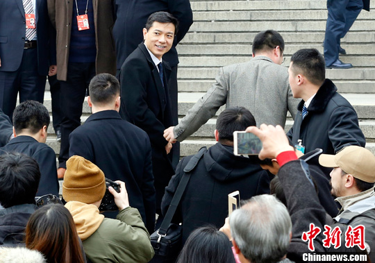 民營企業(yè)家參政議政 關(guān)注新科技改變生活 民營企業(yè)家參政議政 關(guān)注新科技改變生活