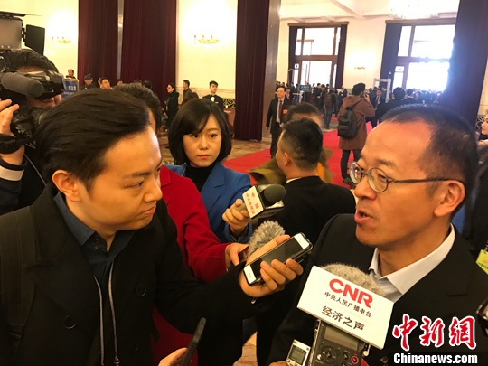 民營企業(yè)家參政議政 關(guān)注新科技改變生活 民營企業(yè)家參政議政 關(guān)注新科技改變生活