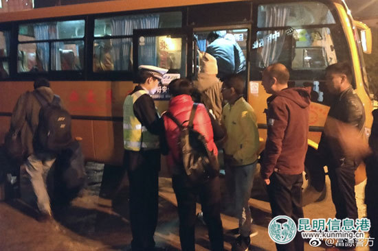 云南富源警方暖心救助11名印度留學(xué)生返校 獲感謝信