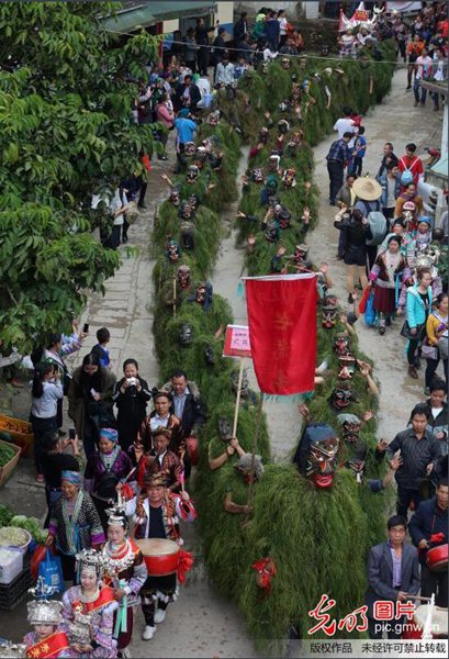 廣西融水青年舞“芒蒿”迎“驚蟄”