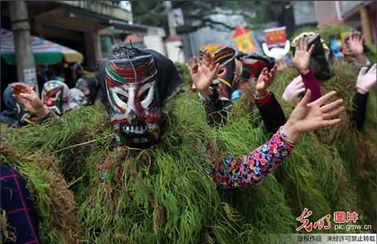 廣西融水青年舞“芒蒿”迎“驚蟄”