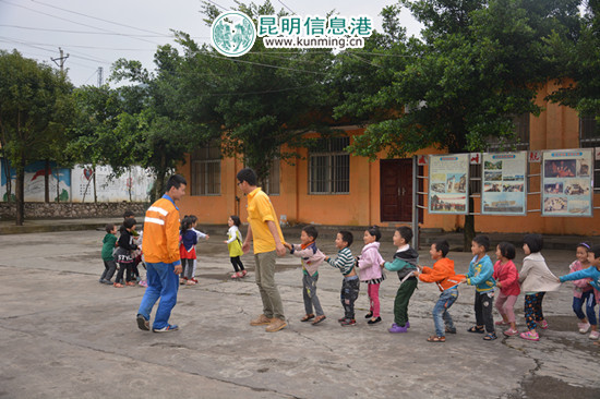 多方愛(ài)心接力 兔唇孤兒踏上圓夢(mèng)之旅  