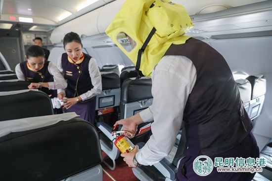 祥鵬航空順利開(kāi)展機(jī)上鋰電池自燃暨機(jī)上顛簸應(yīng)急實(shí)戰(zhàn)演練