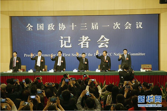 許家?。鹤プ‘a(chǎn)業(yè)扶貧、移民搬遷扶貧和就業(yè)扶貧這個(gè)扶貧的“牛鼻子”