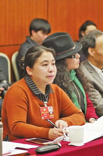 基諾族全國政協(xié)委員資艷萍:山鄉(xiāng)綻放幸福微笑 基諾族全國政協(xié)委員資艷萍:山鄉(xiāng)綻放幸福微笑