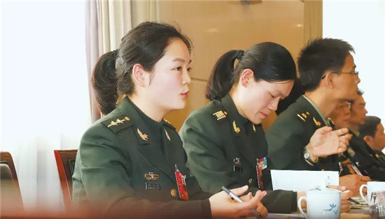 軍微觀兩會｜增強軍人榮譽感，讓全社會看到戰(zhàn)旗上的鐵血榮光