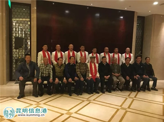 元老級(jí)滇菜大師張?jiān)ダ?3月18日喜收8名新弟子 元老級(jí)滇菜大師張?jiān)ダ?3月18日喜收8名新弟子