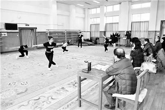 國(guó)戲昆曲大班考試現(xiàn)場(chǎng)供圖/中國(guó)戲曲學(xué)院 國(guó)戲昆曲大班考試現(xiàn)場(chǎng)供圖/中國(guó)戲曲學(xué)院