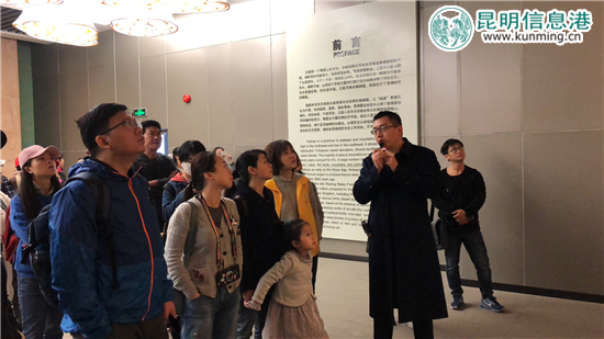 省博物館工作人員講解云南歷史變遷。