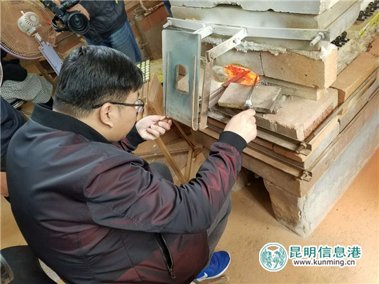 記者現(xiàn)場體驗(yàn)云子制作。