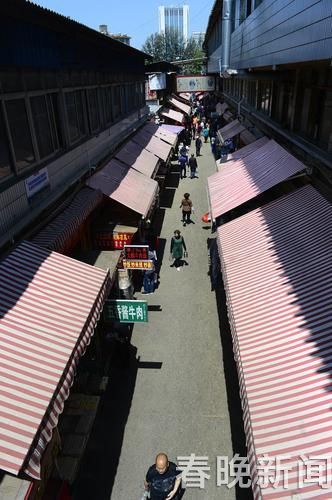     篆新農(nóng)貿(mào)市場(chǎng)房租成倍漲價(jià)1  