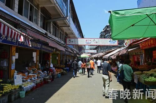     篆新農(nóng)貿(mào)市場(chǎng)房租成倍漲價(jià)1  