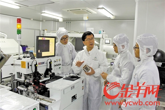 湯勇和科研團(tuán)隊在實驗室