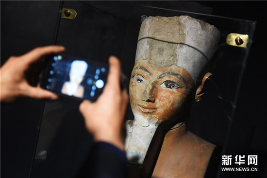 3月12日，游客在埃及亞歷山大國(guó)家博物館拍照。