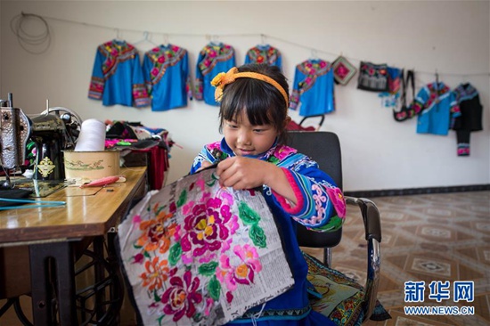 云南永仁：千年彝繡繡出致富路