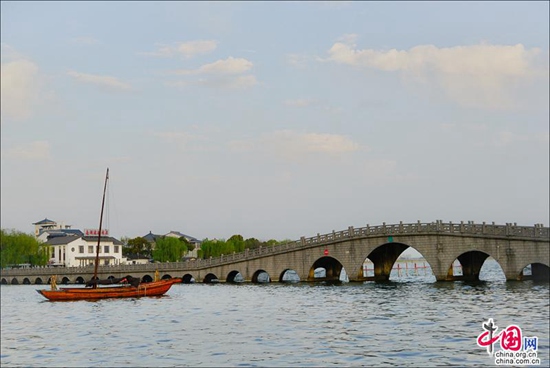 煙花三月晴空下的周莊 迷醉在江南春色里