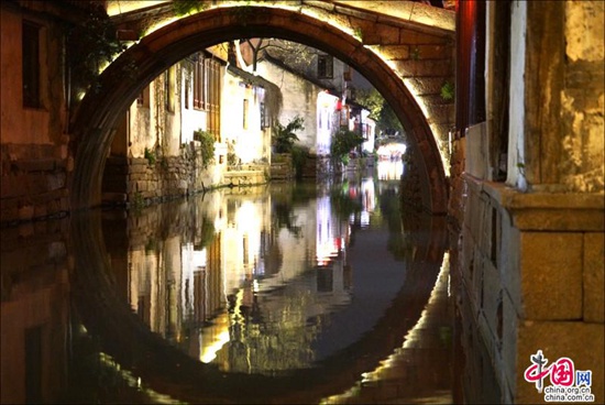 煙花三月晴空下的周莊 迷醉在江南春色里