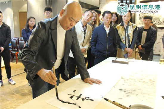 “彩云讀書(shū)會(huì)”走進(jìn)銀鵬書(shū)畫(huà)院 共話(huà)云南現(xiàn)代中國(guó)畫(huà) “彩云讀書(shū)會(huì)”走進(jìn)銀鵬書(shū)畫(huà)院 共話(huà)云南現(xiàn)代中國(guó)畫(huà)