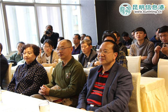 “彩云讀書(shū)會(huì)”走進(jìn)銀鵬書(shū)畫(huà)院 共話(huà)云南現(xiàn)代中國(guó)畫(huà) “彩云讀書(shū)會(huì)”走進(jìn)銀鵬書(shū)畫(huà)院 共話(huà)云南現(xiàn)代中國(guó)畫(huà)