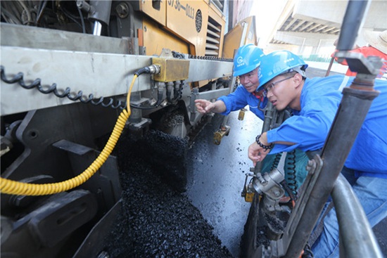 【中國夢·實(shí)踐者】“上海第一攤”袁學(xué)強(qiáng)：40年我就干了一件事，給馬路鋪瀝青