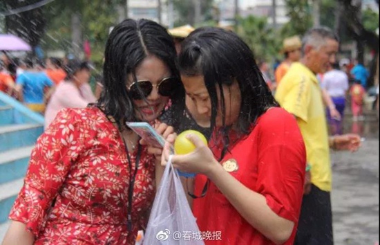 老板 我要請假去德宏過潑水節(jié)