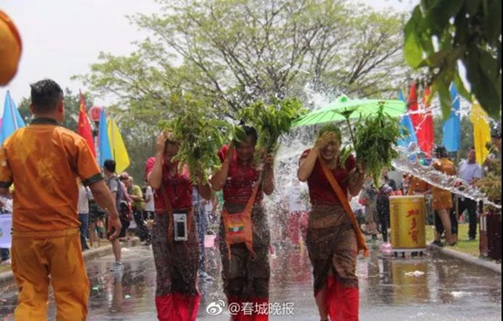 老板 我要請假去德宏過潑水節(jié)