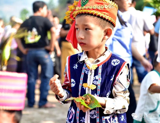 老板 我要請假去德宏過潑水節(jié)