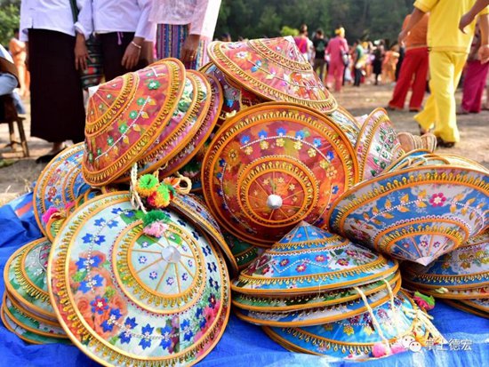 老板 我要請假去德宏過潑水節(jié)