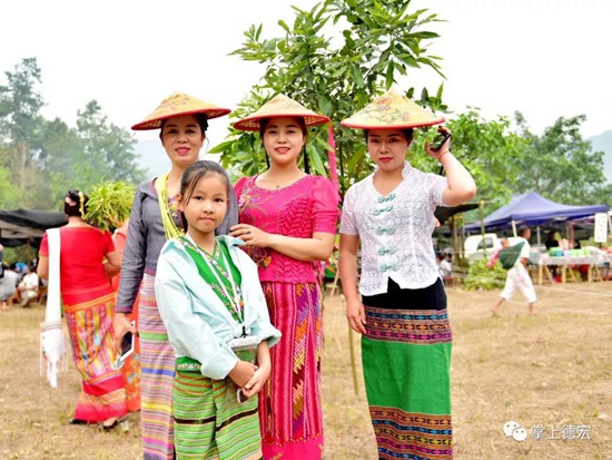 老板 我要請假去德宏過潑水節(jié) 老板 我要請假去德宏過潑水節(jié)