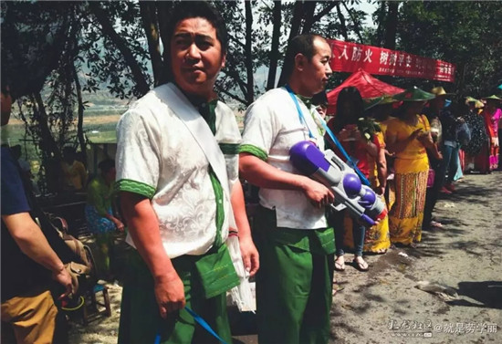 一個(gè)在傣族村寨長(zhǎng)大的漢族人侃侃潑水節(jié)